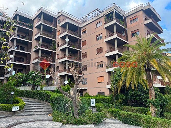 Appartamento con 5 locali in vendita in Viale Annunziata, Messina