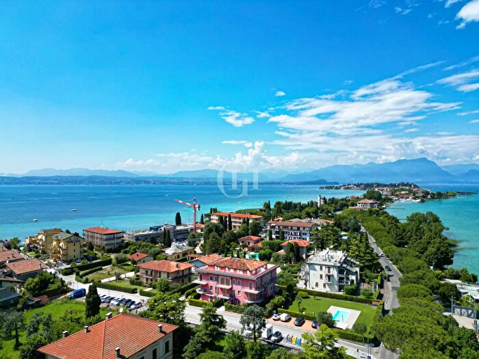 Appartamento trilocale in vendita in Via Benaco, Sirmione