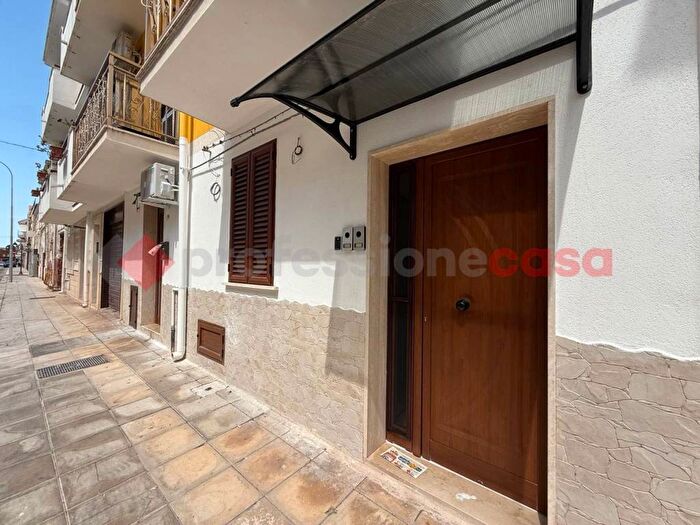 Appartamento trilocale in affitto in VIA LUIGI DI SAVOIA, Centro, Pulsano