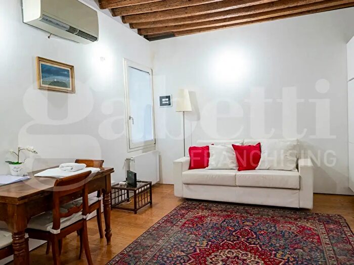 Appartamento bilocale in vendita in Strada Nova, Venezia