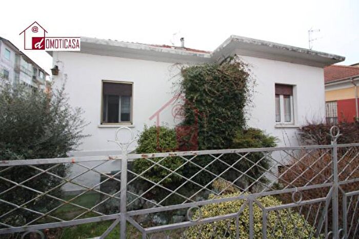 Casa quadrilocale in vendita in Via col di Lana, Vercelli