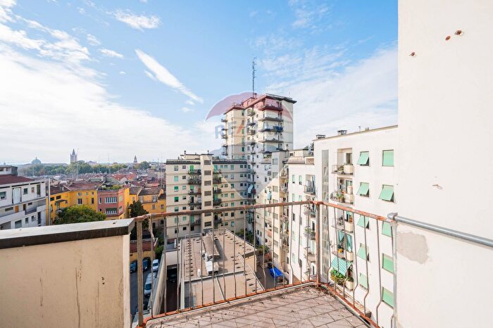 Appartamento con 6 locali in vendita in Via Vittorio Bottego, Parma