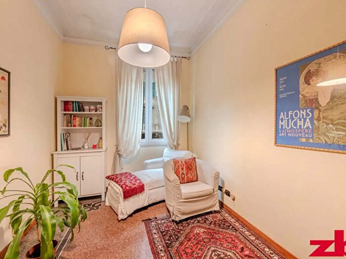 Appartamento con 6 locali in vendita in Via Anton Giulio Barrili, Genova