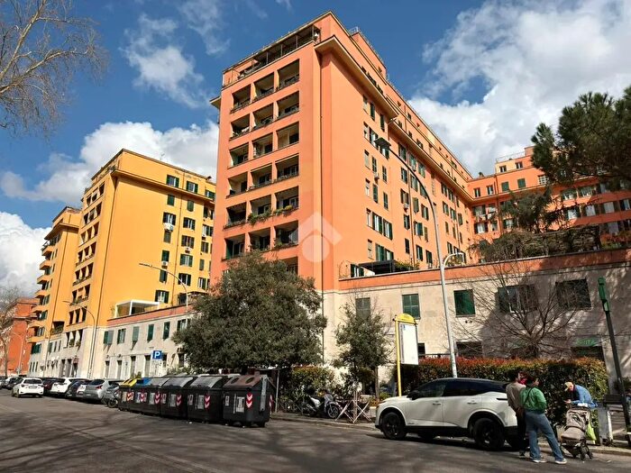 Appartamento trilocale in vendita in Largo Pannonia, Roma