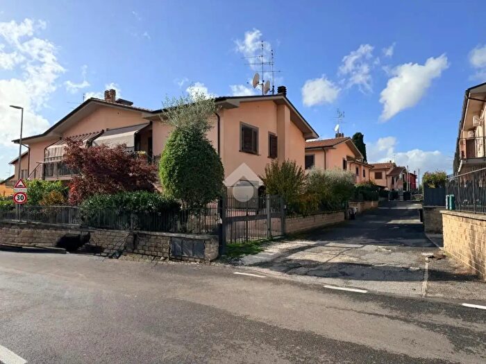 Casa trilocale in vendita in Via Generale Livio Ballanti, Cave