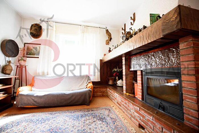 Appartamento con 5 locali in vendita in Massa Marittima