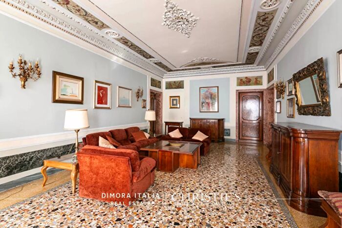 Appartamento con 8 locali in vendita in Venezia
