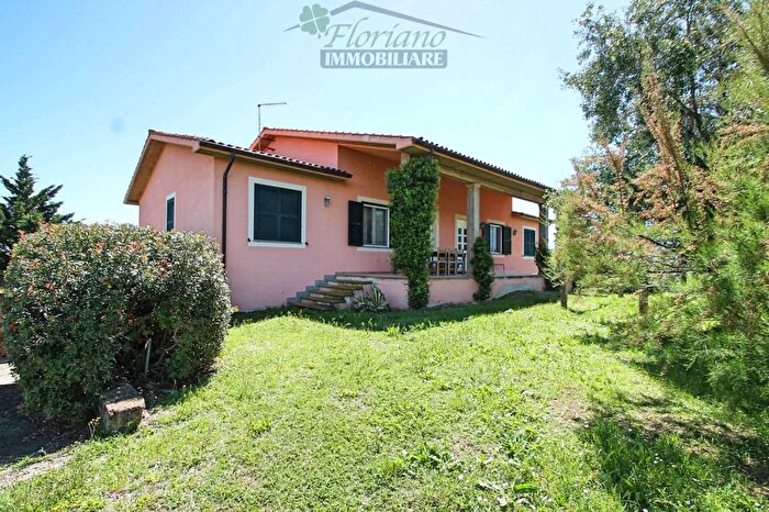 Casa con 9 locali in vendita in Località Poggio Cavallucciaro, Montalto Di Castro