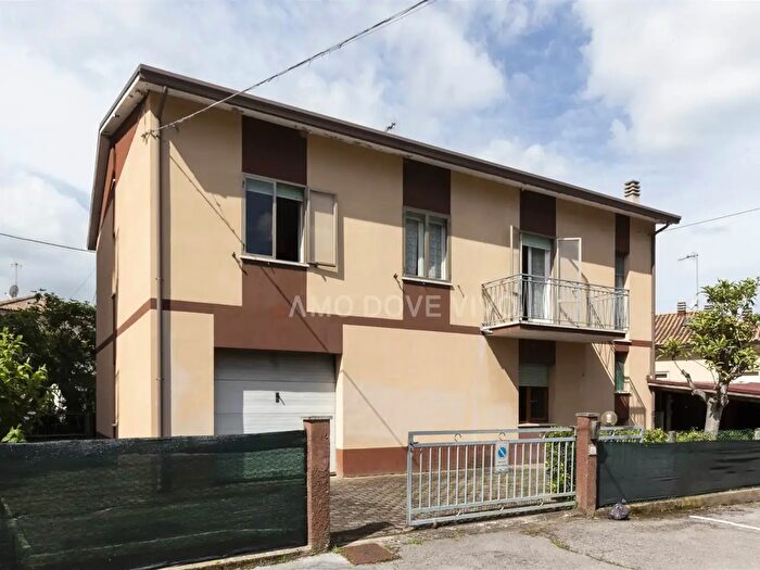 Casa con 7 locali in vendita in Senigallia