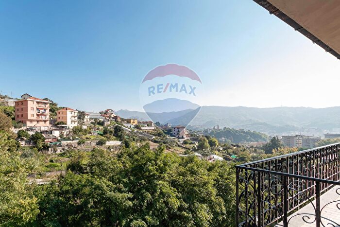 Appartamento con 6 locali in vendita in Via Lago Figoi, Genova