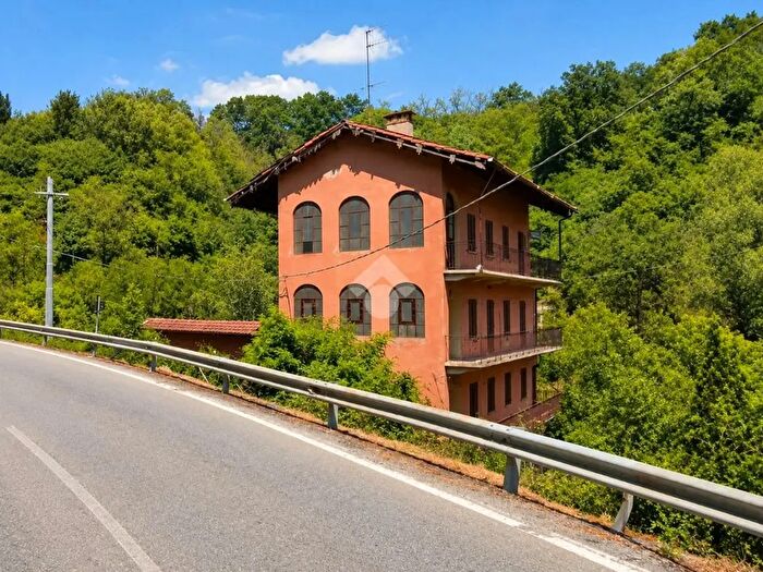 Casa con 10 locali in vendita in Via Maffei, Cossato