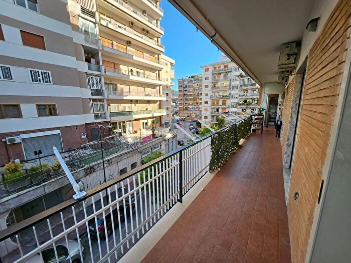 Appartamento con 5 locali in vendita in Viale Maria Bakunin Napoli, Napoli