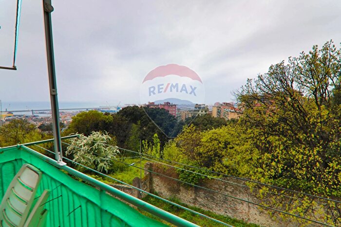 Appartamento quadrilocale in vendita in Via Carrea, Genova