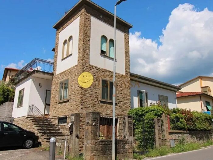 Casa con 5 locali in vendita in Reggello