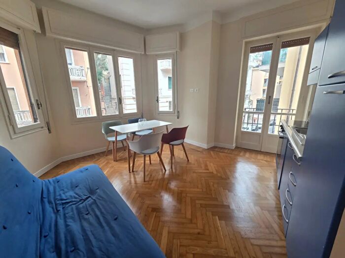 Appartamento trilocale in vendita in Via Martiri della Libertà, Sanremo
