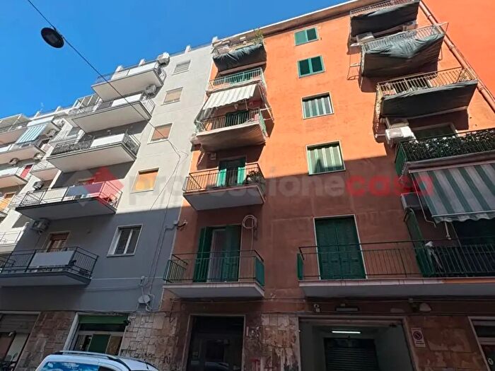 Appartamento trilocale in vendita in Via Carnia, Bari