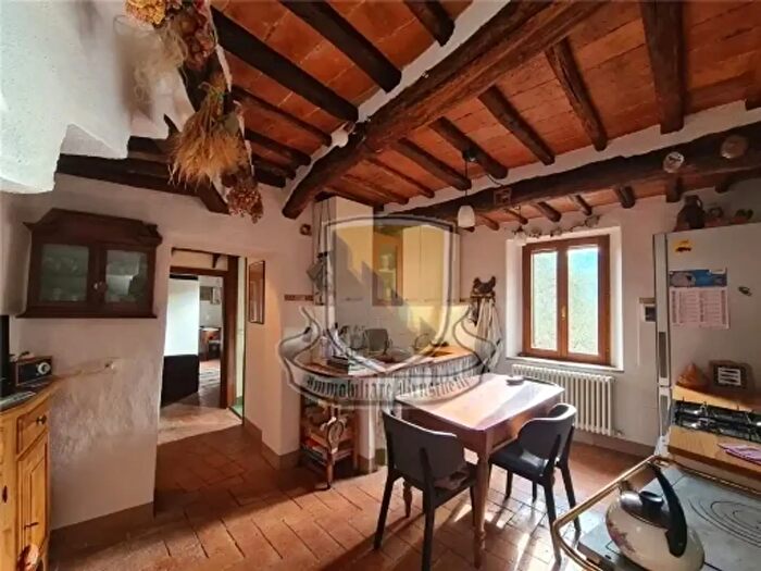 Casa con 7 locali in vendita in Monticiano