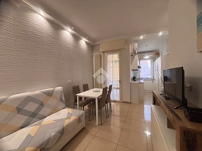 Appartamento trilocale in vendita in Via Mar Ionio, BellariaIgea Marina
