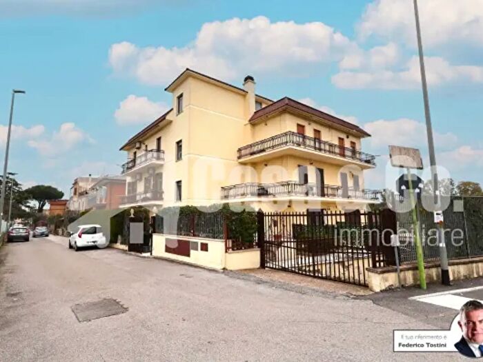 Appartamento trilocale in affitto in Via Michele Pantanella, Roma