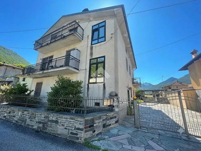Appartamento con 6 locali in vendita in Via Privata Valeriana, Traona