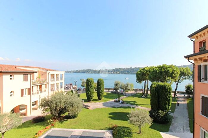 Appartamento quadrilocale in vendita in Piazza S Bresciani, Salo