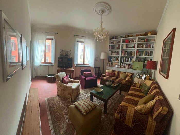 Appartamento con 6 locali in affitto in Via di San Niccolò, San Niccolò, Firenze