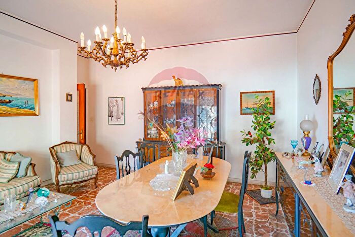 Appartamento con 5 locali in vendita in Via della Genziana, Catania