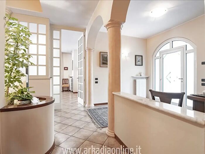 Casa con 8 locali in vendita in Via Duca degli Abruzzi, Piacenza