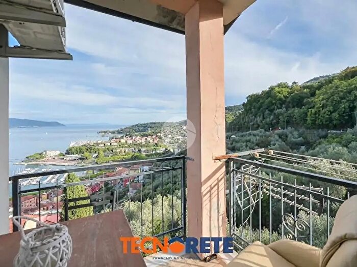 Appartamento trilocale in vendita in Salita del Pianello, La Spezia