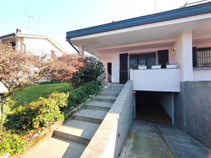 Casa quadrilocale in vendita in Via G Carducci, Siziano