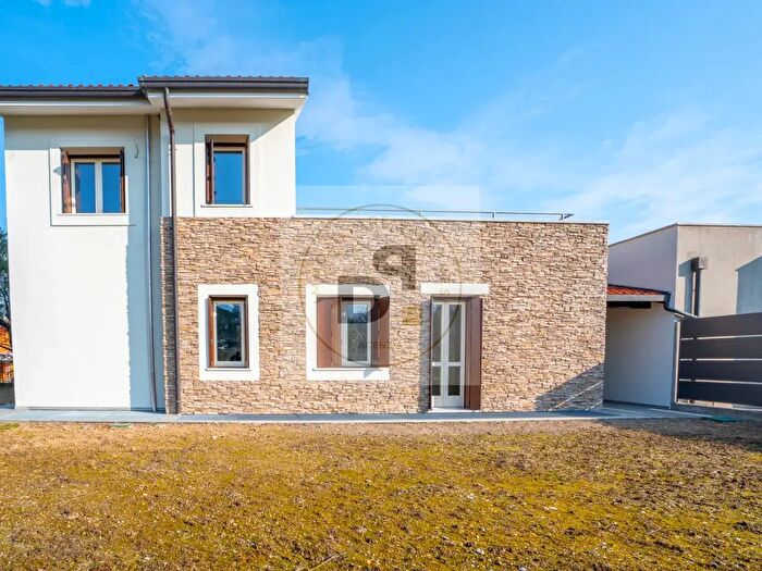 Casa monolocale in vendita in Via Castellana, Soiano Del Lago