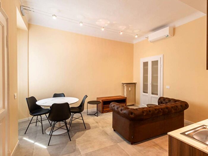 Appartamento trilocale in affitto in Via Macedonio Melloni, Indipendenza, Milano