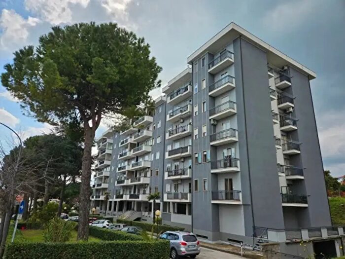 Appartamento con 6 locali in vendita in Via Alcide De Gasperi, Vasto
