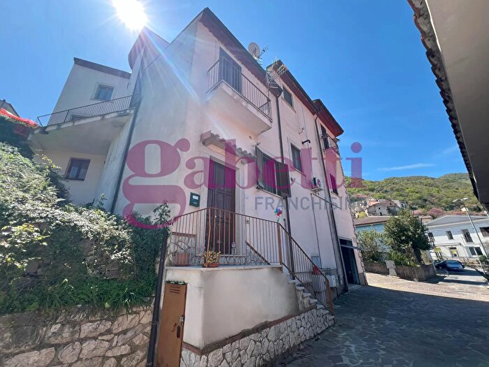 Casa bilocale in vendita in Via Insorti dUngheria, Sesto Campano