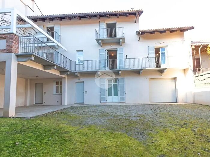 Casa con 8 locali in vendita in Via Palestro, Canale