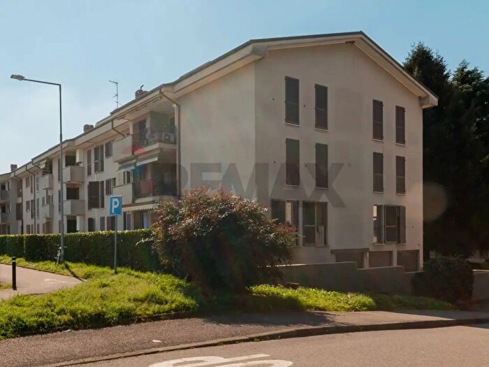 Appartamento trilocale in vendita in Via Orti, Agrate Brianza