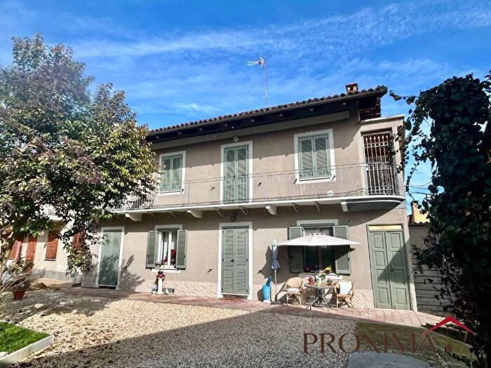 Appartamento trilocale in affitto in Via Lagna, Centro Storico, Chieri