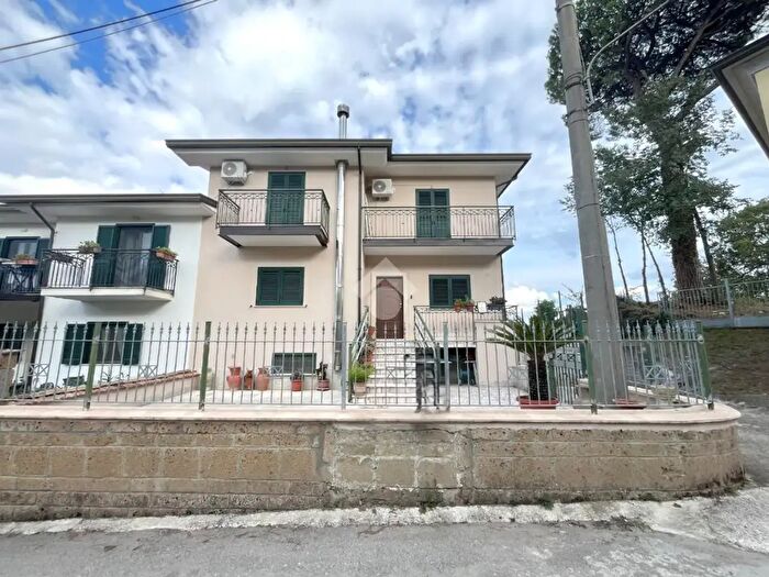 Casa con 5 locali in vendita in Via Montella, Pietradefusi