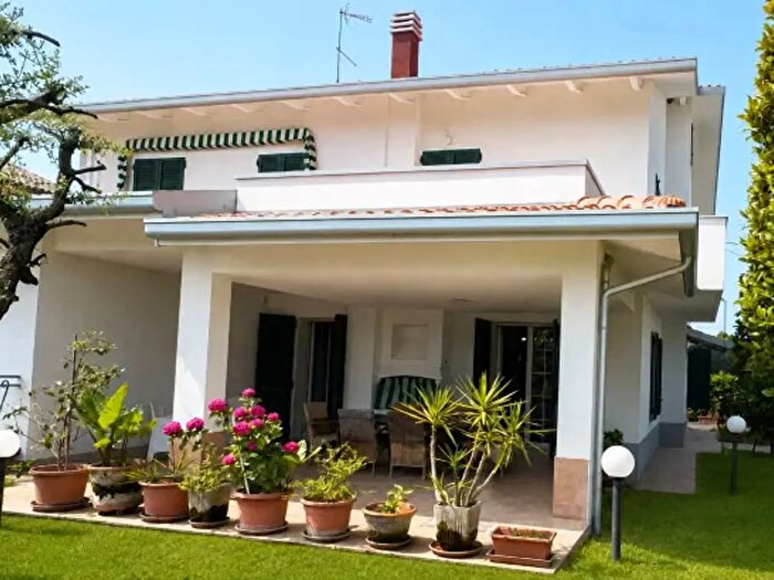Casa con 6 locali in vendita in Verucchio
