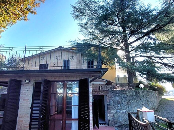 Casa con 6 locali in affitto in Via Fiorentina, Petriccio Acquacalda, Siena