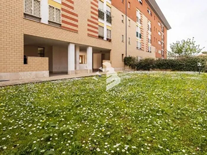 Appartamento trilocale in vendita in Via SantIlario dello Ionio, Roma