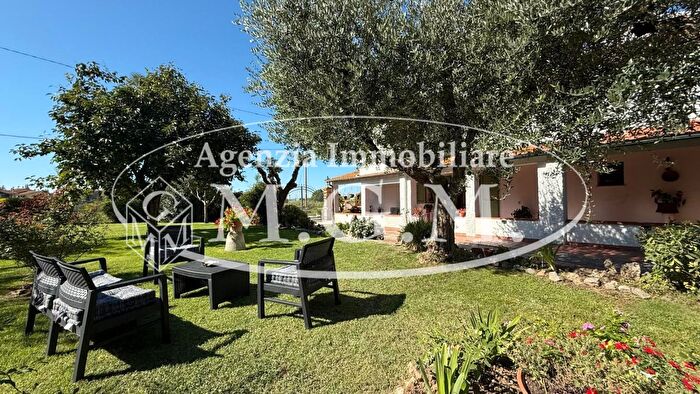 Casa con 8 locali in vendita in Pontedera