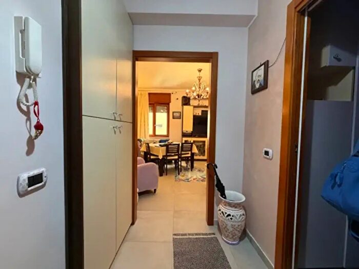 Appartamento trilocale in vendita in Via Enea, Napoli