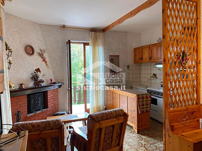 Appartamento trilocale in vendita in Via Scullaro, Zogno