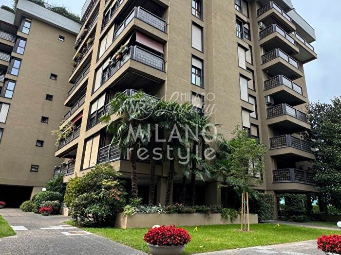 Appartamento trilocale in affitto in Via Francesco Caracciolo, Ghisolfa Mac Mahon, Milano