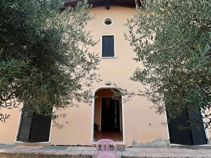 Casa con 9 locali in vendita in Via Zambonina, Vigasio