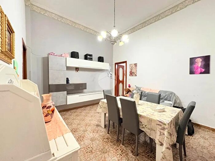 Appartamento trilocale in vendita in Via del Vespro, Palermo
