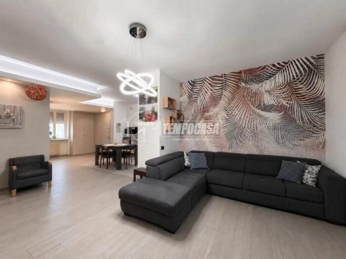 Appartamento quadrilocale in vendita in Via Antonio Vivaldi, Casatenovo