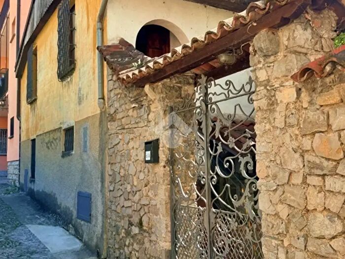 Casa quadrilocale in vendita in Ctr Maggiore, Mandello Del Lario