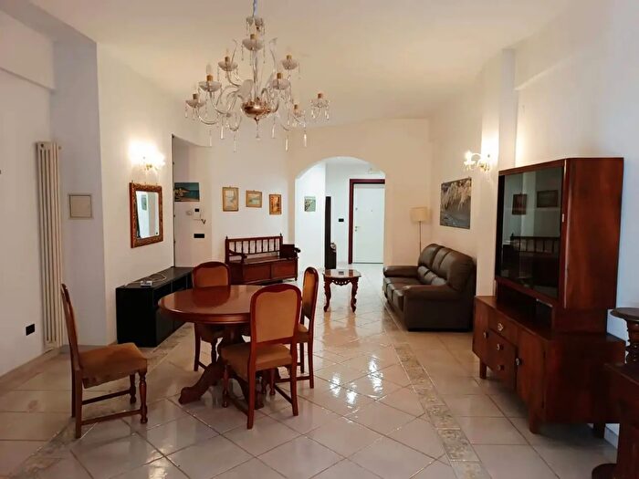 Appartamento quadrilocale in affitto in Via Francesco Manzo, Salerno